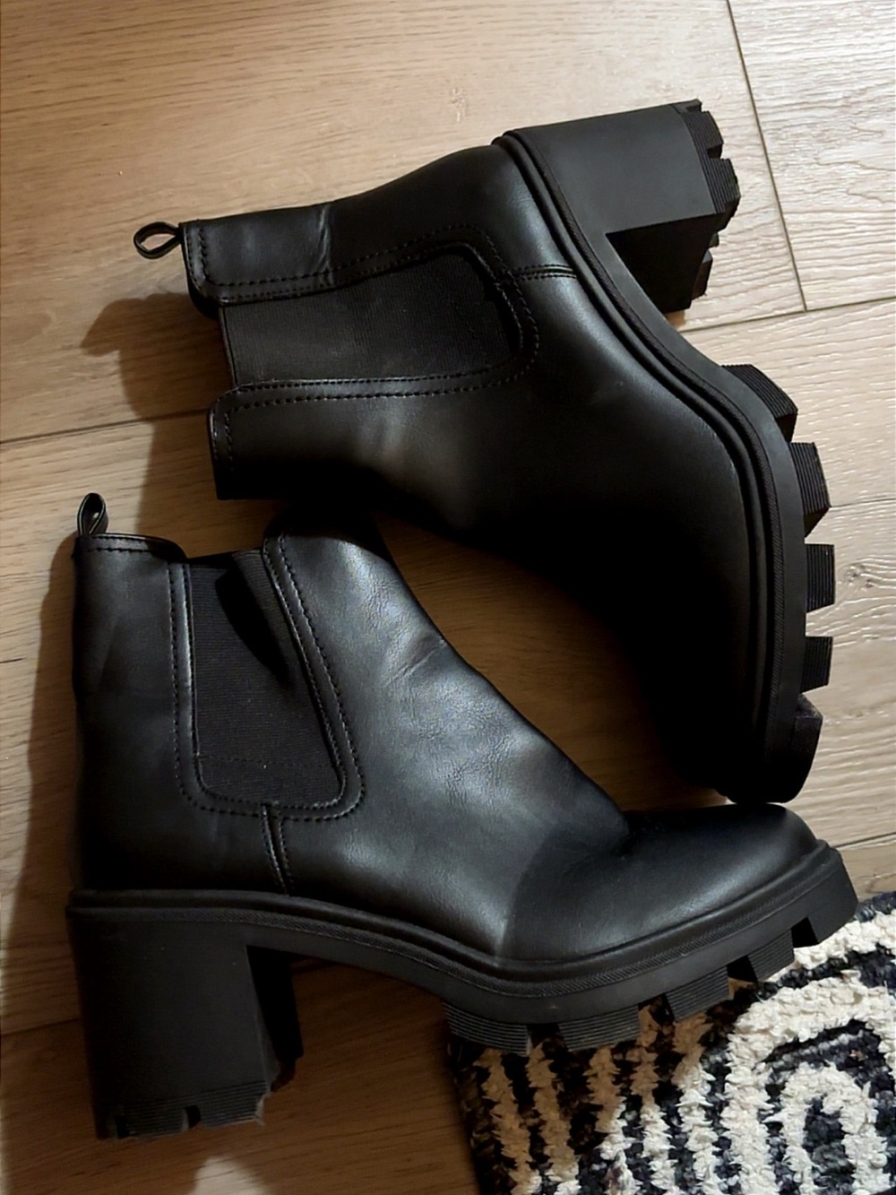 Arizona Jean Company Black Lug‑Sole Chelsea Ankle Boots